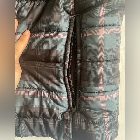 Ann Taylor LOFT Puffer Vest. Pre-Owned. - Picture 3 of 5